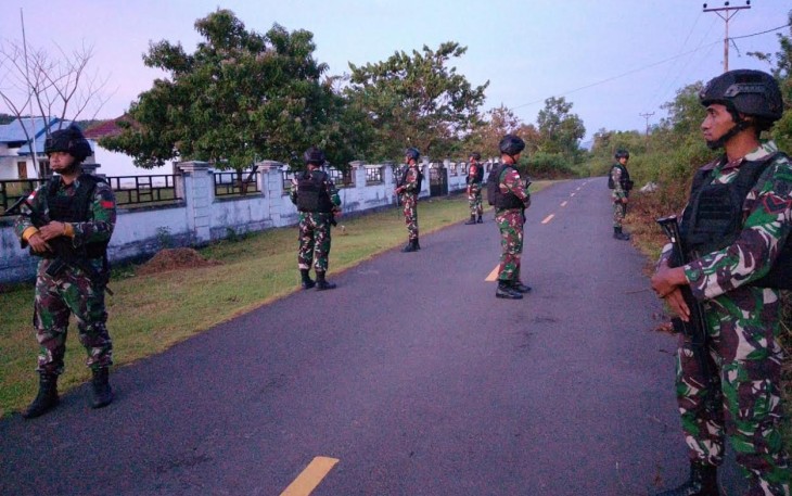 Satgas Yonarmed 1 Kostrad Gencarkan Pengamanan di Negeri Pelauw