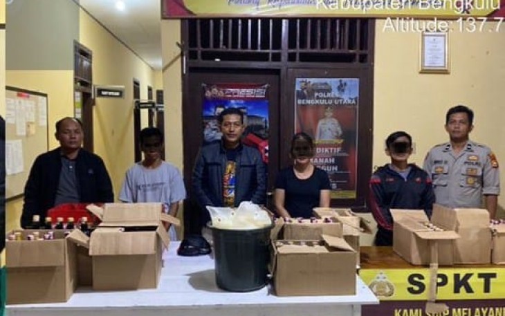 Polsek Kerkap saat Sita Ratusan Botol Miras