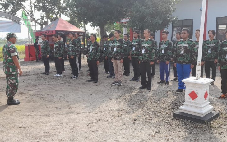 Anggota Koramil Wungu saat Bekali Banser Dengan Wawasan Kebangsaan dan Bela Negara