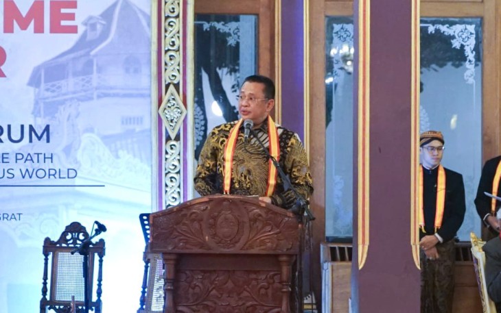 Bamsoet dalam jamuan makan malam WPF, di Sasana Handrawina, Keraton Kasunanan Surakarta Hadiningrat, Rabu malam (16/11/22).