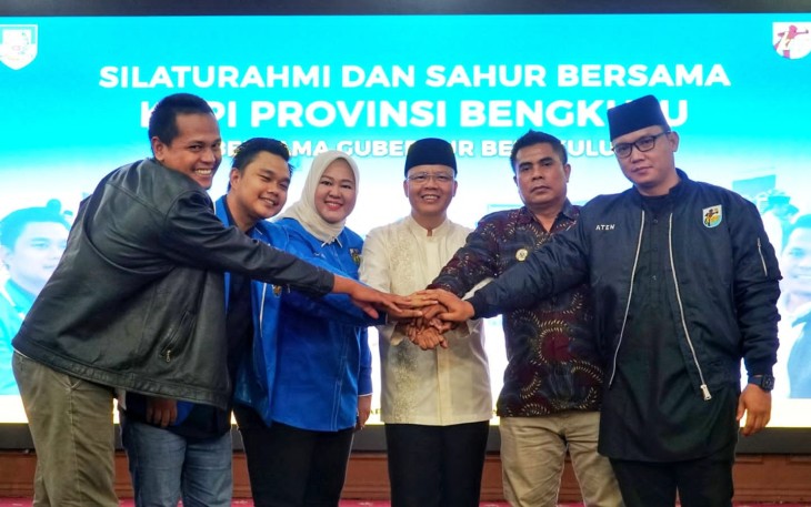 Foto bersama Gubernur Bengkulu dan Pemuda