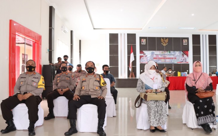 Waka Polres Lingga Kompol Karyono, S.H bersama Pejabat Utama Polres Lingga saat melakukan Peninjauan kegiatan Vaksinasi dan mengikuti Video Conference dengan Kapolri