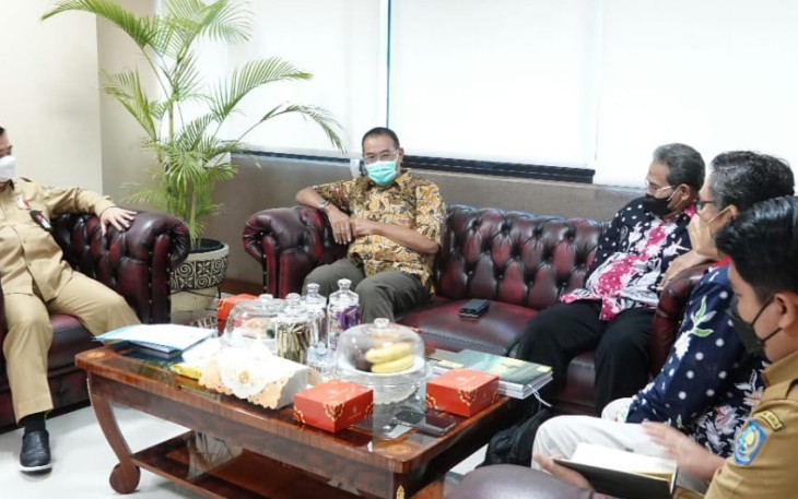 Dirjen Bangda Kemendagri Teguh Setyabudi saat menerima audiensi ADINKES