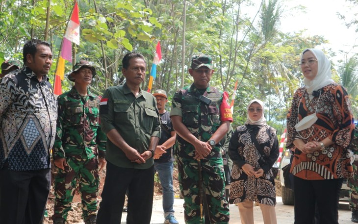Penutupan program TMMD ke 113 yang dihadiri langsung oleh Dandim 0619/Purwakarta Letkol Arm Krisrantau Hermawan dan Bupati Purwakarta Anne Ratna Mustika di desa Wanawali, Kamis 9 Juni 2022.
