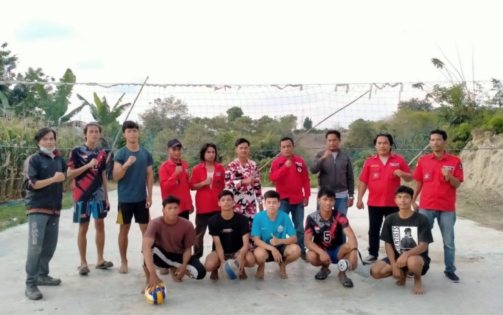 PBB Samosir saat Beri Bantuan Alat Olahraga ke Sekolah dan Desa