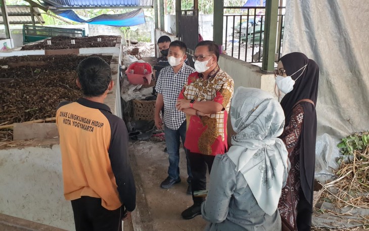 Walikota Bitung Maurits Mantiri saat melakukan kunjungan ke TPS3R Nitikan Yogyakarta