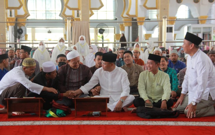 Gubernur Bengkulu Rohidin Mersyah pada Muroqaz Al Qur'an Kerjasama antara Masjid Raya Baitul Izzah dengan Komunitas Pencinta Al-Qur'an, Minggu (3/4/2022).