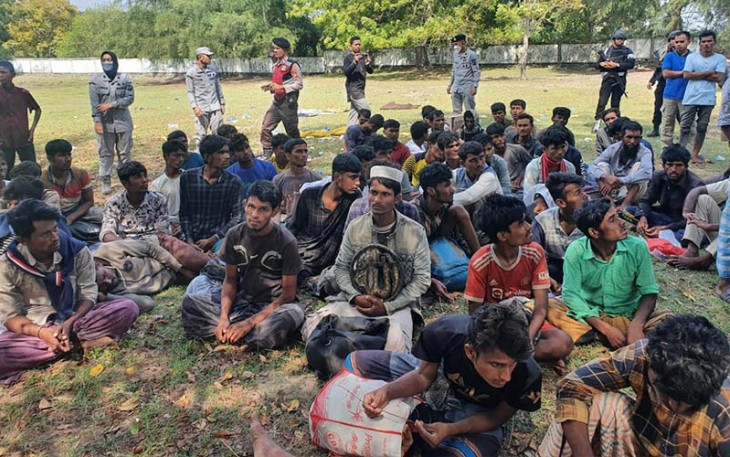 Bakamla RI saat Bantu Evakuasi Imigran Ilegal Rohingya