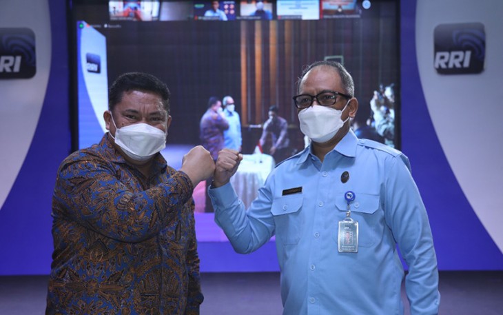 Kepala BNN RI, Dr. Petrus Reinhard Golose, dan Direktur Utama LP RRI, Dr. I. Hendrasmo, di Ruang Auditorium Yusuf Ronodipuro, Gedung RRI, Rabu (6/4).