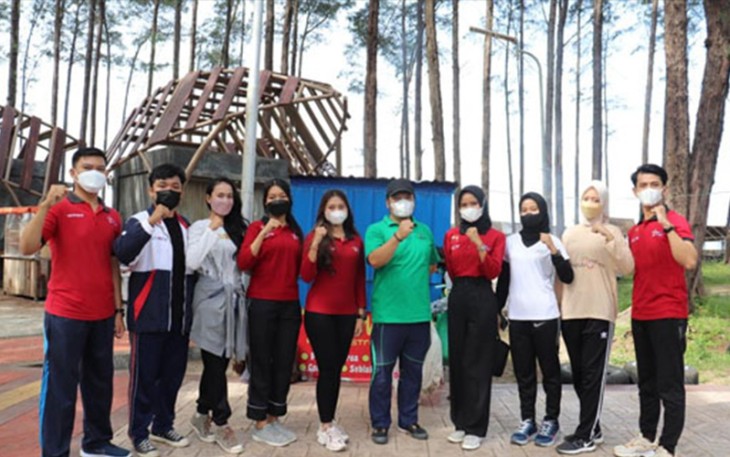 Kadispar Provinsi Bengkulu bersama ASN saat sosialisasi Pemetaan Tempat Dagang di Pasir Putih.
