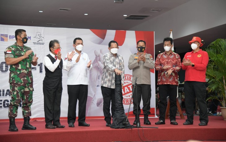 Mendagri RI Tito Karnavian di dampingi Gubernur Ansar Ahmad melaunching pelaksanaan vaksinasi booster tingkat Provinsi Kepri