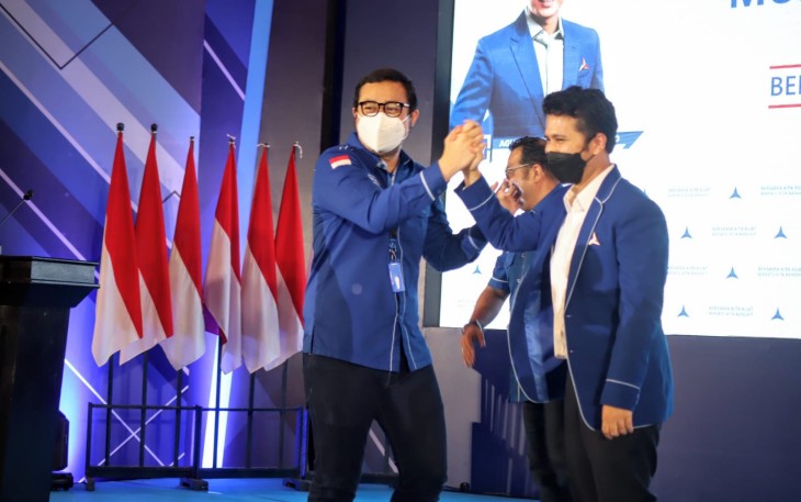 Musda PD Jatim, Bayu Airlangga dan Emil Elistianto Dardak berjabat tangan