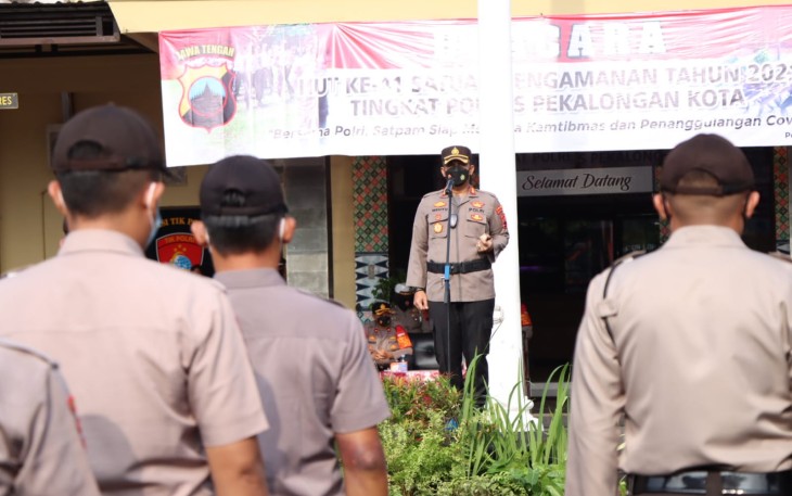 Kapolres Pekalongan Kota AKBP Wahyu Rohadi, S.I.K, Pimpin upacara HUT ke-41 Satpam
