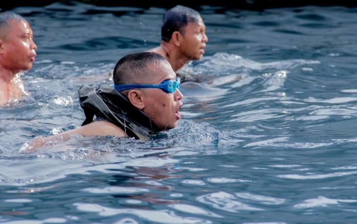 Prajurit Yonmarhanlan VIII Bitung, latihan renang laut