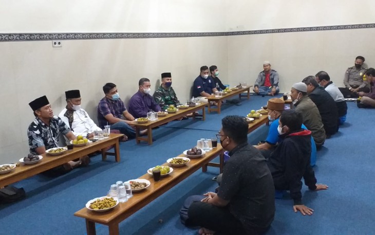 Paguyuban Pencak Silat se- Kecamatan Ngunut saat ngopi bareng
