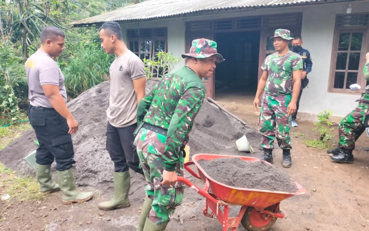 Kegiatan Bakti sosial TNI-Polri di desa Wadas, Purworejo, Jawa Tengah