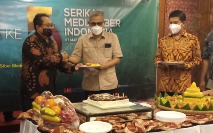 Budiman Sudjatmiko (tengah) saat peringatan HUT ke-5 SMSI di Jakarta 7 Maret 2022 (Foto: Istimewa)