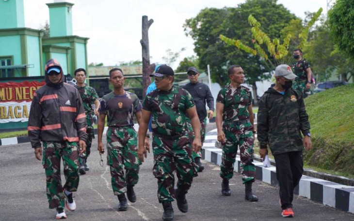 Danrem Ajak Prajurit Korem 121/Abw Jaga Kebugaran dan Postur Tubuh Ideal