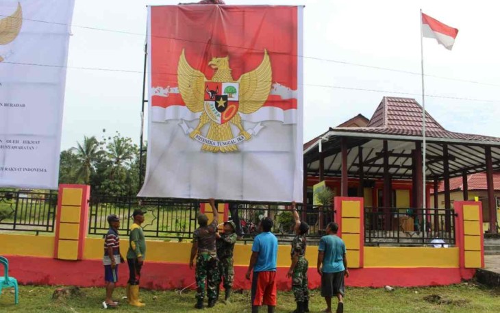 Gotong Royong Persiapkan Kampung Pancasila Desa Giri Purwa Penajam