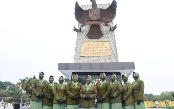 Persit KCK Koorcab Rem 081 Kenang Perjuangan Para Pahlawan 