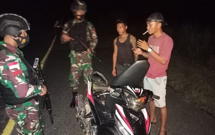 Cegah Kegiatan illegal, Satgas Perbatasan Gelar Sweeping Malam Hari
