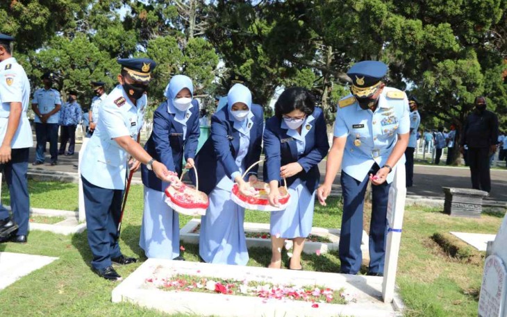 Jelang HUT TNI AU Ke-76, Koharmatau  Ziarah ke TMP Cikutra
