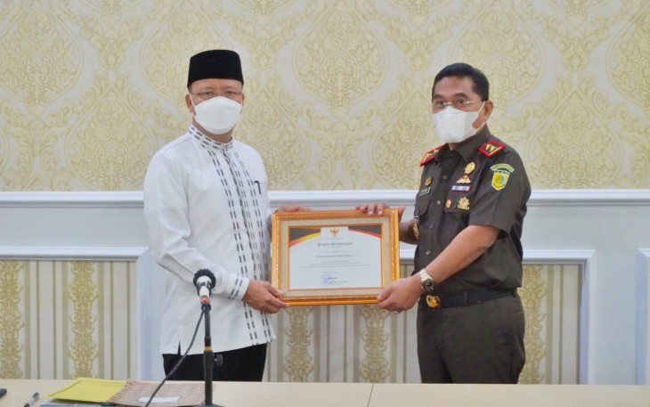 Gubernur usai rapat koordinasi Forkopimda mengenai optimalisasi pemanfaatan program Pemulihan Pkonomi Nasional (PEN) di Bumi Rafflesia, Kamis (07/04/2022).
