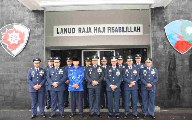 Lanud Raja Haji Fisabilillah Laksanakan Upacara HUT TNI Angkatan Udara Ke-76