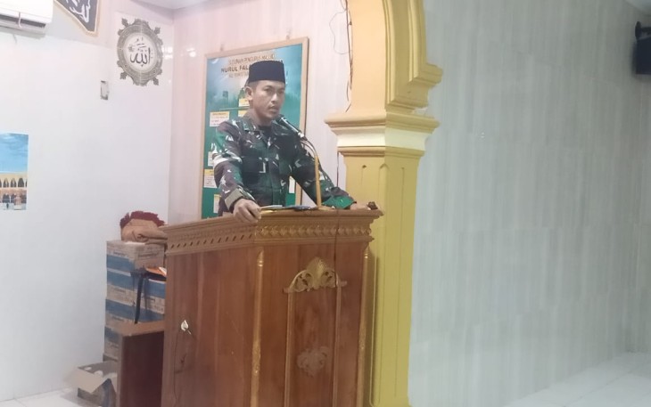 Dandim 1410/Btg Safari Subuh di Masjid Nurul Fallah Bantaeng