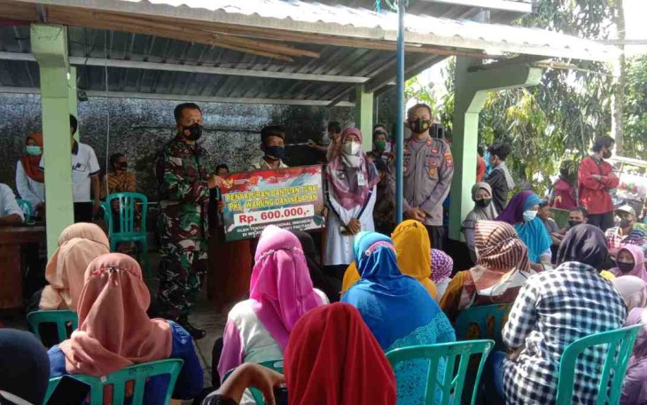 Ribuan Masyarakat Terima Bantuan BTPKLWN Melalui Jajaran Kodim Pacitan