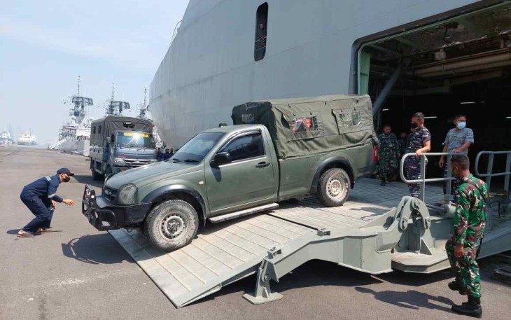 KRI Banjarmasin-592 Sukses Jalankan Misi Serpas Yonif TNI AD