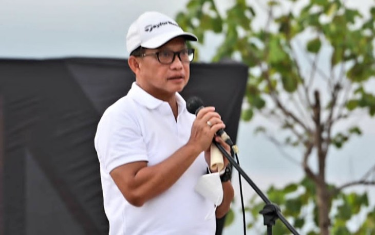 Mendagri Tito dalam acara Launching Gerakan Inovasi Langsung Aksi Tuntaskan Sampah #GILAsSampah di Pantai Jerman, Kuta, Badung, Bali, Minggu (17/4/2022). 