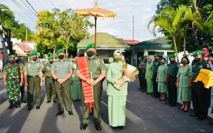 Danrem 023/KS disambut dengan tarian khas pesisir Tapteng, Kamis (21/4/22)