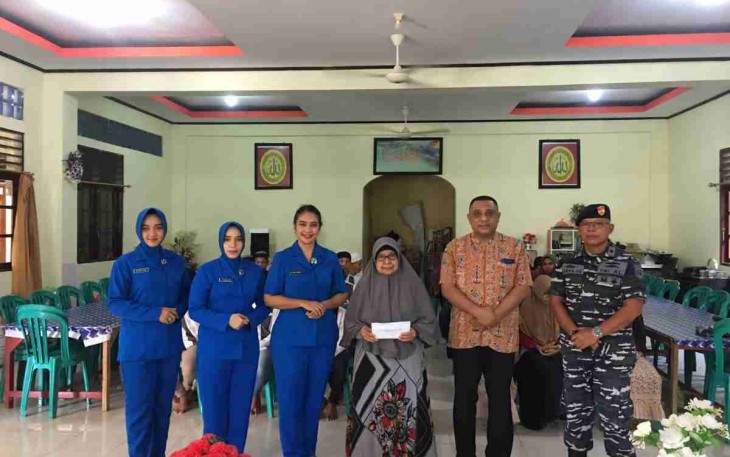 Ketua Cabang 5 Daerah Jalasenastri serahkan bantuan ke Yayasan Melati Alkhairaat Ambon. Jum'at. (22/4/2022)