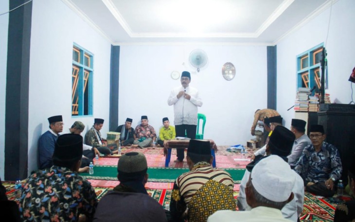 Bupati Pasaman beserta rombongan saat safari ramadhan di Masjid Nurul Iman, Kampung Rawang, Nagari Malampah, Minggu (24/4/2022),