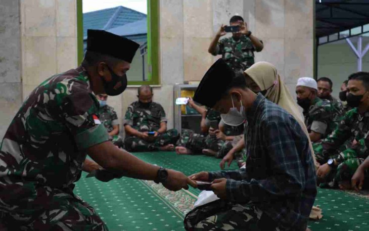 Kasrem 121/Abw berikan santunan anak yatim. Senin (25/4/2022)