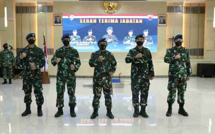 Pangkoopsud I (tengah) seusai acara sertijab Danlanud di Mako Koopsud I Jakarta. Selasa (26/4/2022)
