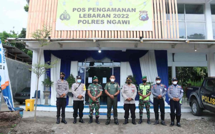 Dandim Ngawi saat meninjau pos rest area. Rabu (27/4/2022)