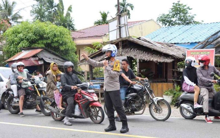 Kapolrestabes Medan turun langsung atur lalu lintas. Rabu (04/05/2022)