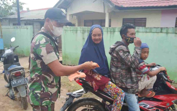 Bagikan masker lindungi kesehatan warga binaannya. Rabu (04/05/2022)