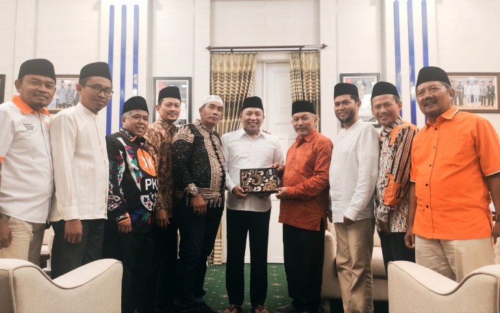 Foto bersama Presiden PKS usai menemui Bupati Sampang, Minggu (8/5/2022)
