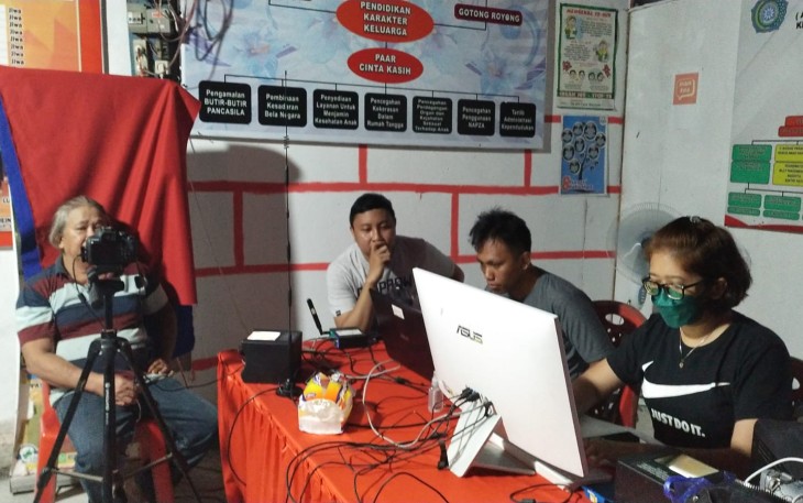 Pelayanan kepada masyarakat, oleh Dinas Dukcapil Kota Bitung, Senin (9/5/2022)