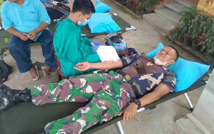 Serda Nurmaqi ikuti donor darah. Selasa (10/05/2022)