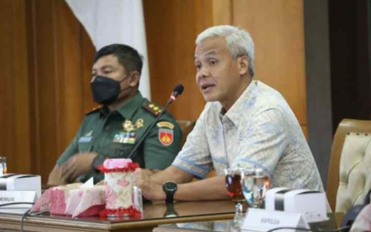 Ganjar Pranowo saat menerima Pangdam IV Diponegoro dan Kapolda Jateng di kantor gubernur Jateng. Kamis (12/05/2022)