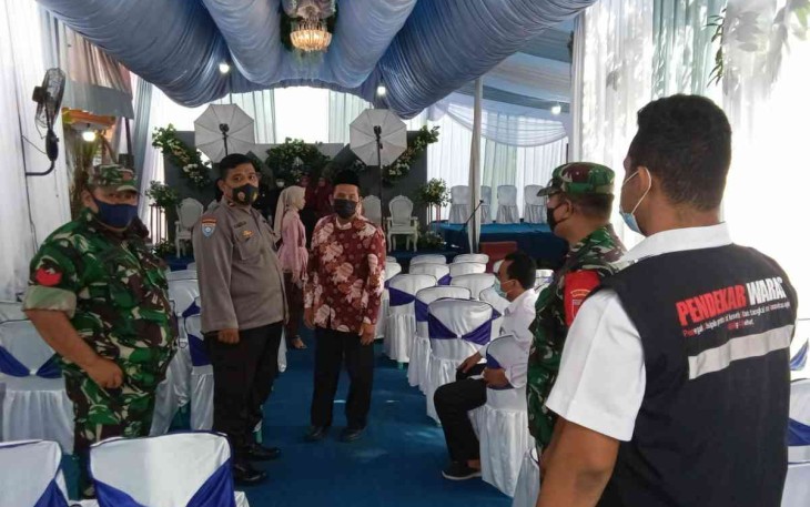 Babinsa ingatkan prokes dihajatan warga binaan. Minggu (15/05/2022)