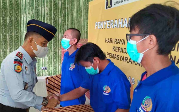 Kalapas Cilegon saat memberikan keterangan remisi warga binaan. Senin (16/05/2022)