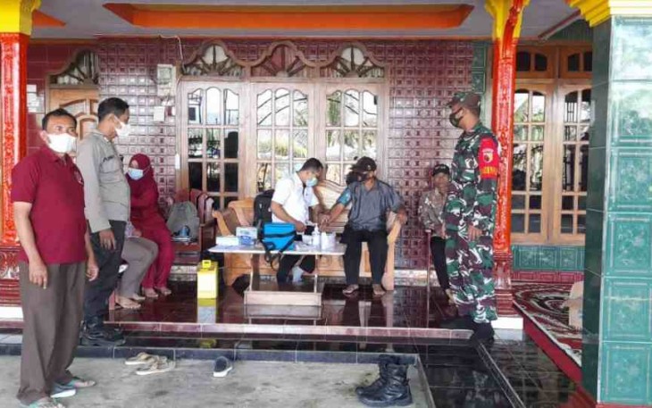 Sambangi rumah warga binaan melaksanakan vaksinasi. Rabu (18/05/2022)
