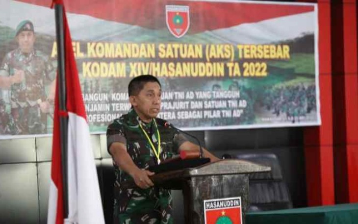 Pangdam Hasanuddin saat menyampaikan pentingnya kepemimpinan komandan satuan