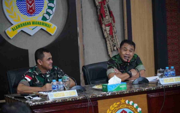 Danrem 121/Abw saat pertemuan dengan tim audit kinerja Itjen TNI 
