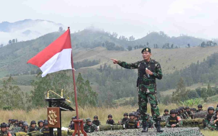 Kasdivif 2 Kostrad saat memberikan pengarahan Satgas Yonif Raider 514/Sabaddha Yudha 